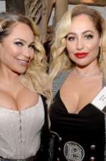Watch Darcey & Stacey 123MoviesFree
